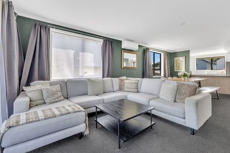 Photo of property in 9 Discovery Place, Marfell, New Plymouth, 4310