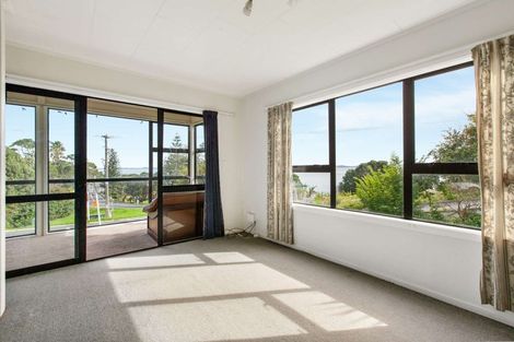 Photo of property in 2 Seaview Road, Cable Bay, 0420