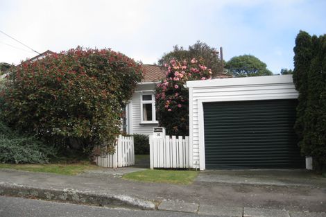 Photo of property in 16 Burrows Avenue, Karori, Wellington, 6012
