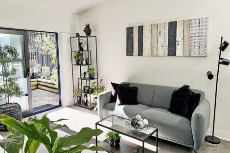 Photo of property in 1/9a Wyvern Place, Glenfield, Auckland, 0629