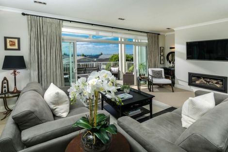 Photo of property in 15 Landmark Terrace, Orewa, 0931