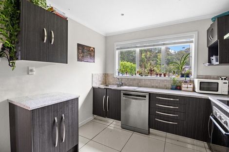 Photo of property in 31 Awanui Street, Merrilands, New Plymouth, 4312