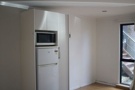 Photo of property in 2/26 Unsworth Drive, Unsworth Heights, Auckland, 0632