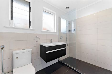 Photo of property in 97 Sunnyside Road, Sunnyvale, Auckland, 0612