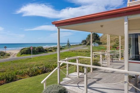 Photo of property in 70 Pourerere Road, Pourerere, Omakere, 4271