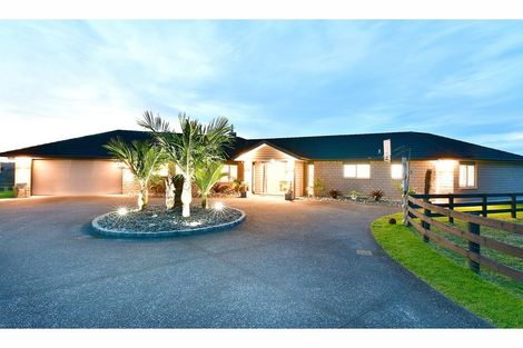 Photo of property in 10 Joblin Road, Wainui, Silverdale, 0994