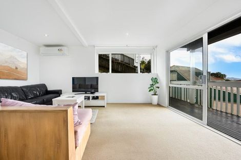 Photo of property in 1a Highgrove Lane, Totara Vale, Auckland, 0632
