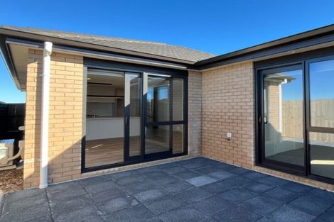 Photo of property in 28 Waruhia Crescent, Rototuna North, 3281