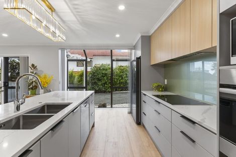 Photo of property in 32 Currell Way, Somerville, Auckland, 2014