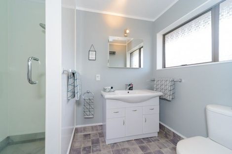 Photo of property in 6 Caulfield Place, Awapuni, Palmerston North, 4412