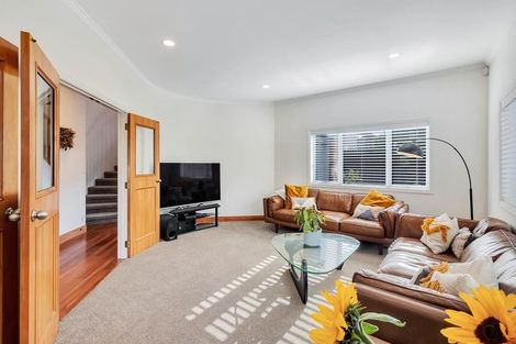 Photo of property in 16 Commodore Parry Road, Castor Bay, Auckland, 0620