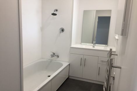 Photo of property in 3/6 East Coast Road, Milford, Auckland, 0620