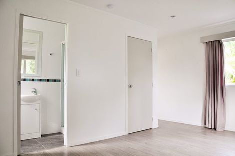 Photo of property in 100 Spinella Drive, Bayview, Auckland, 0629