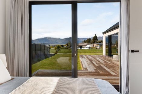 Photo of property in 3 Pepperwood Green, Albert Town, Wanaka, 9305