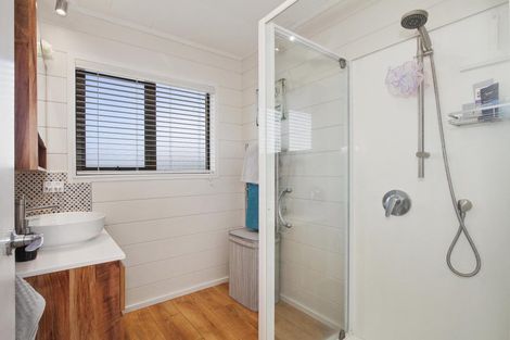 Photo of property in 3 Stella Drive, Clarks Beach, 2122