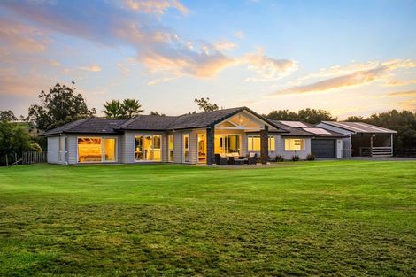 Photo of property in 1 Ngaire Close, Wainui, Silverdale, 0994