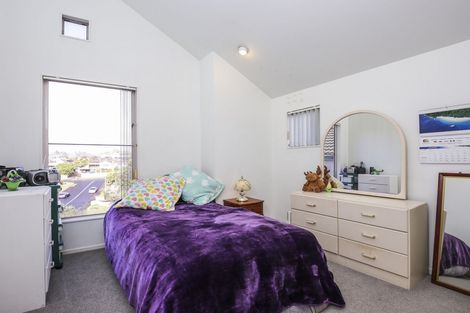 Photo of property in 5 Sailfish Drive, West Harbour, Auckland, 0618