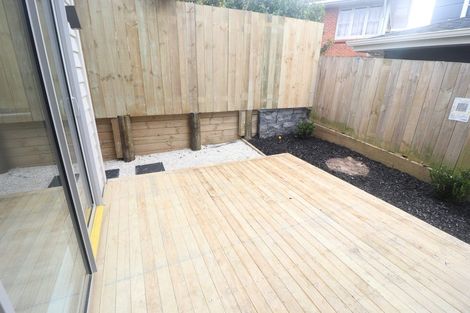 Photo of property in 2a Crystal Avenue, Te Atatu South, Auckland, 0602