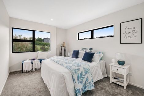 Photo of property in 12 Pleasant Way, Matakatia, Whangaparaoa, 0930