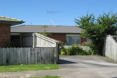 Photo of property in 84 Kiwi Esplanade, Mangere Bridge, Auckland, 2022