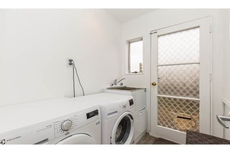 Photo of property in 1/52 Arran Road, Browns Bay, Auckland, 0630