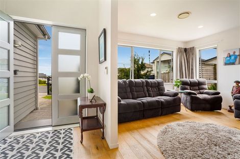 Photo of property in 21 Tawa Place, Orewa, 0931