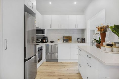 Photo of property in 124 Glenmore Street, Northland, Wellington, 6012