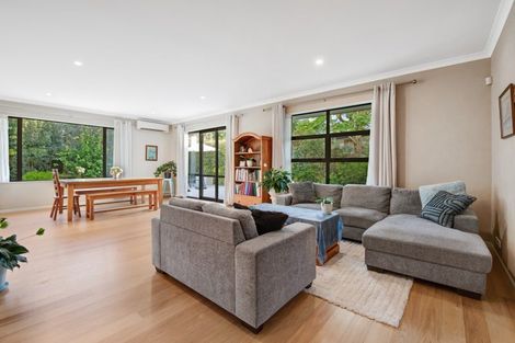 Photo of property in 22 Bur Oak Terrace, Schnapper Rock, Auckland, 0632