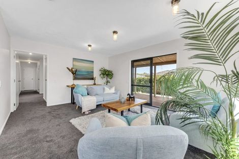 Photo of property in 10 Umu Place, Mangere, Auckland, 2022