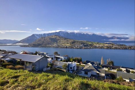 Photo of property in 8 Peregrine Place, Queenstown, 9300