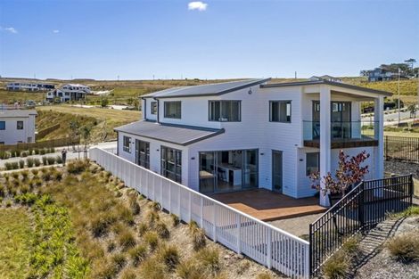 Photo of property in 22 Longshore Drive, Long Bay, Auckland, 0630