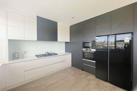 Photo of property in 25 Kiteroa Terrace, Rothesay Bay, Auckland, 0630