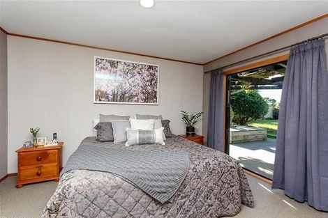 Photo of property in 51 Heta Road, Highlands Park, New Plymouth, 4312