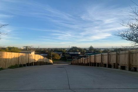 Photo of property in 98 Cardiff Road, Pakuranga, Auckland, 2010