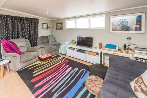 Photo of property in 1 Kamahi Street, Castlecliff, Whanganui, 4501