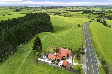 Photo of property in 1606 South Road, Tataraimaka, New Plymouth, 4374
