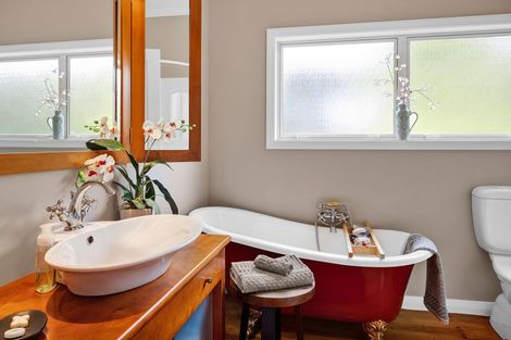 Photo of property in 5171b Mountain Road, Eltham, 4398