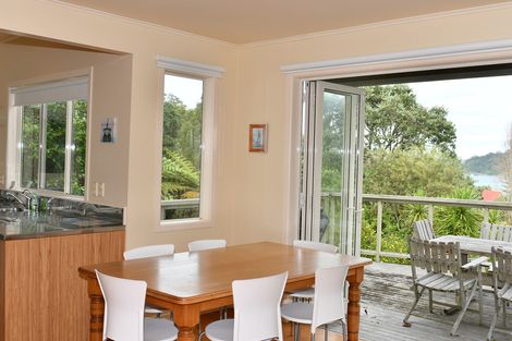 Photo of property in 14 Hillside Crescent, Leigh, 0985