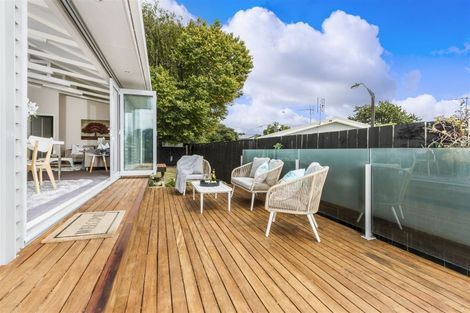 Photo of property in 208 Beach Haven Road, Beach Haven, Auckland, 0626