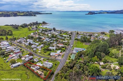 Photo of property in 31 Kawakawa-orere Road, Kawakawa Bay, 2585