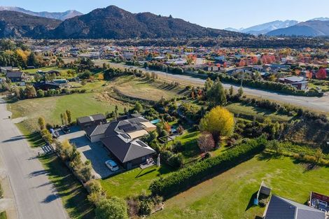 Photo of property in 10 Jack Young Place, Albert Town, Wanaka, 9305