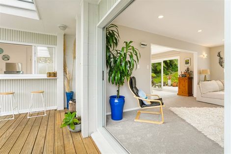 Photo of property in 1040 Scenic Drive North, Swanson, Auckland, 0816