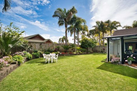 Photo of property in 76 Lothian Brae, Wattle Downs, Auckland, 2103