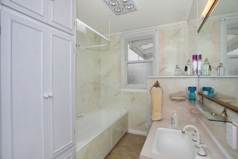 Photo of property in 16 Toia Street, Marton, 4710