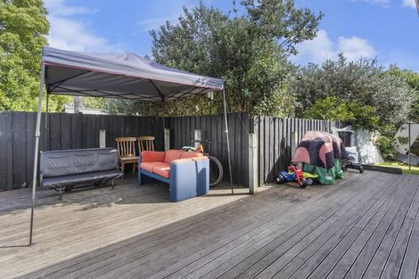 Photo of property in 2/11 Bluewater Place, Wattle Downs, Auckland, 2103
