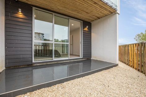 Photo of property in 4/10 Vinifera Place, Fairview Heights, Auckland, 0632