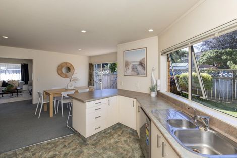 Photo of property in 22 Kowhai Grove, Raumati Beach, Paraparaumu, 5032