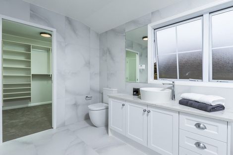 Photo of property in 2/15 Saltburn Road, Milford, Auckland, 0620