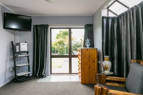 Photo of property in 48 Meeanee Road, Taradale, Napier, 4112