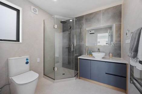 Photo of property in 8 Mill Hill Close, Flat Bush, 2019